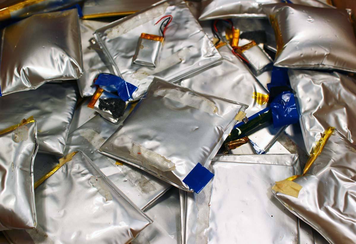 廢舊鋰電池原料圖